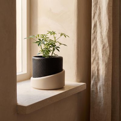 Modern Black Planter, Textured Two Tone Indoor Plant Pot, Minimalist Home Decor, Housewarming Gift Vase – photo 1